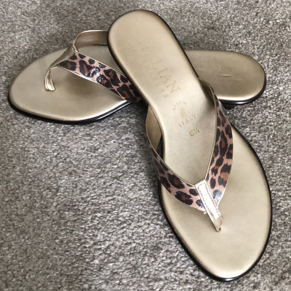 Very cute slip on sandals!
